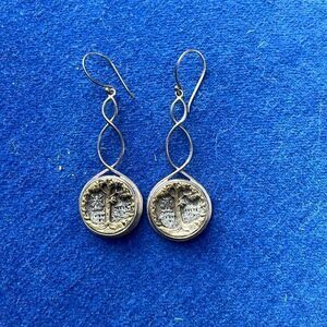 These are beautiful handmade 925 silver earrings made from Victorian buttons